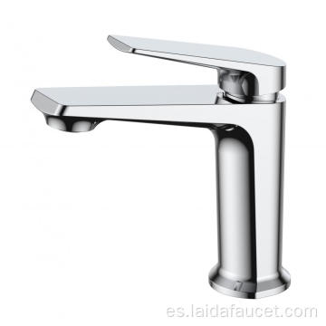 Manejo de una sola batidora de agua fría y caliente